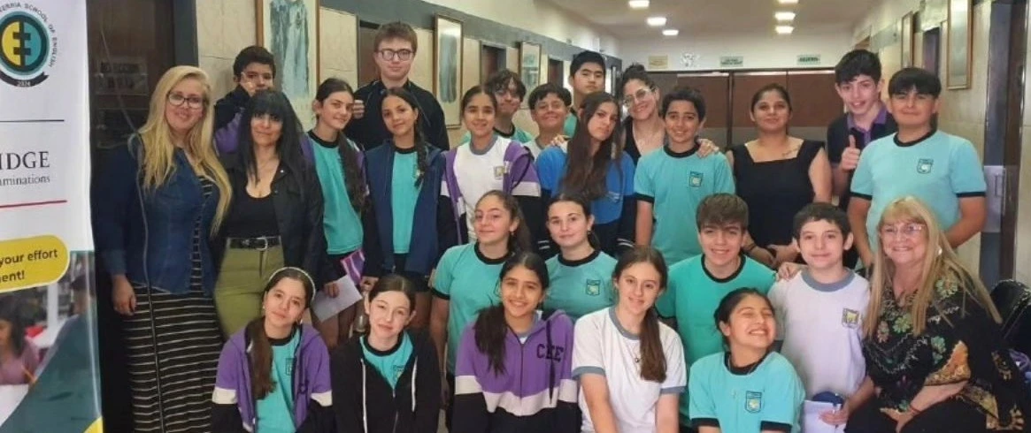 Estudiantes del Colegio Echeverría participando en una experiencia de intercambio cultural y encuentro educativo internacional.